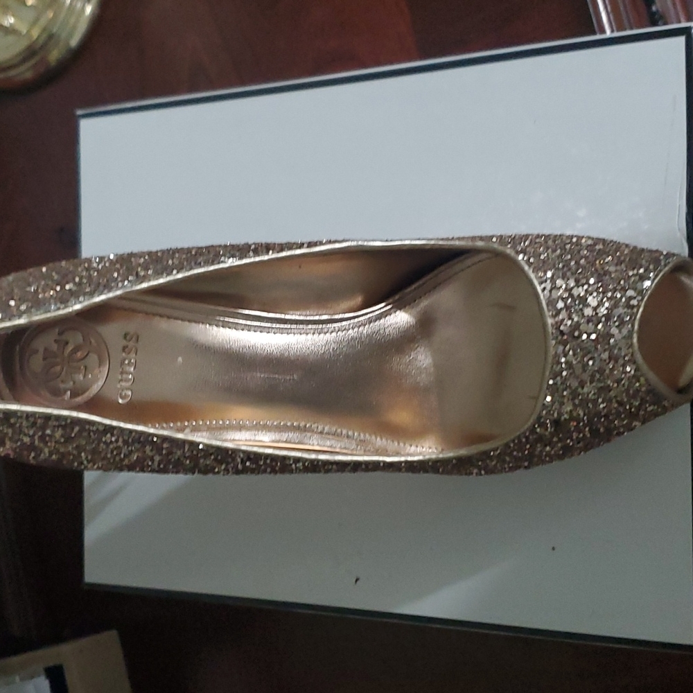 GUESS Shoes - Picture 2 of 7